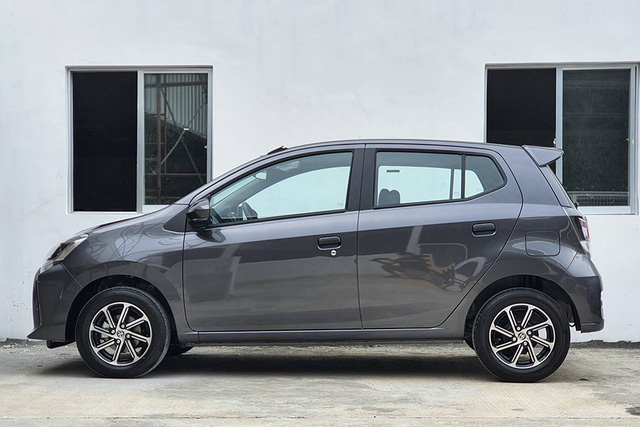 Các đại lý ồ ạt chào đặt Toyota Wigo 2020, hứa hẹn nhiều trang bị mới, giá rẻ hơn bản cũ - 8 Các đại lý ồ ạt chào đặt Toyota Wigo 2020, hứa hẹn nhiều trang bị mới, giá rẻ hơn bản cũ - 8
