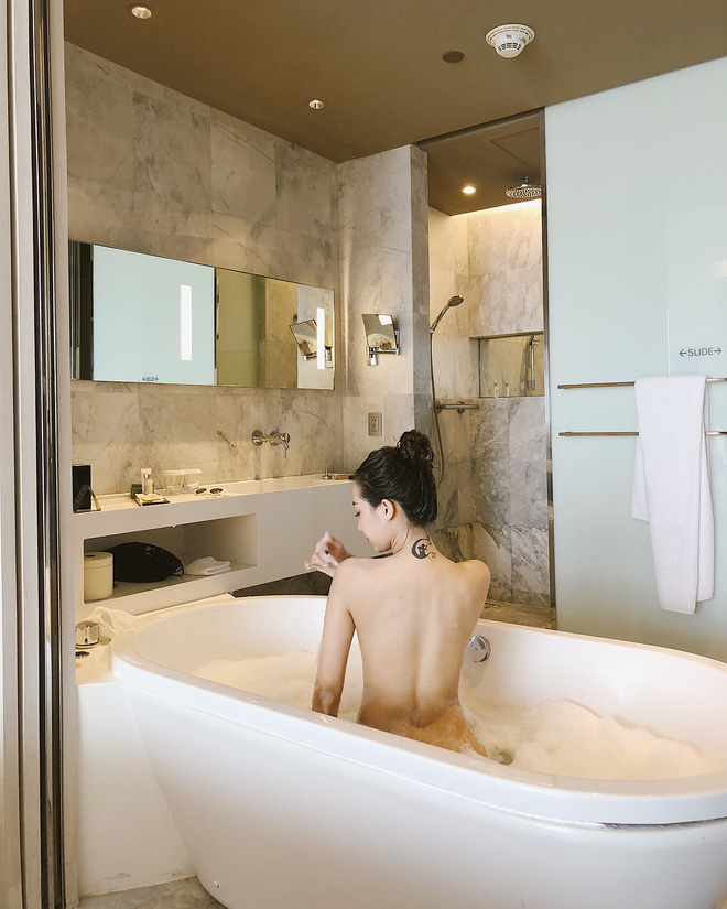 Học lỏm tips chụp hình gợi cảm mà không thô của bà chủ Hà thành Kiều Ly, gu như này bảo sao không hot - 4 Học lỏm tips chụp hình gợi cảm mà không thô của bà chủ Hà thành Kiều Ly, gu như này bảo sao không hot - 4