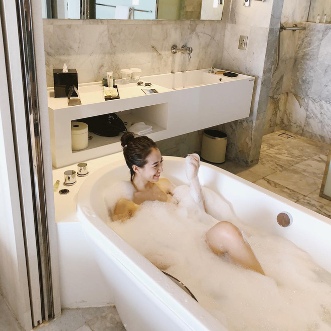 Học lỏm tips chụp hình gợi cảm mà không thô của bà chủ Hà thành Kiều Ly, gu như này bảo sao không hot - 1 Học lỏm tips chụp hình gợi cảm mà không thô của bà chủ Hà thành Kiều Ly, gu như này bảo sao không hot - 1