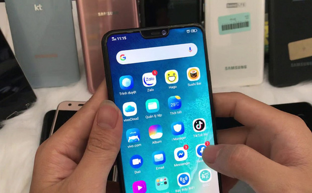 Chiếc điện thoại cũ rỉ rao bán 900 triệu đồng, khuyến mại 1 thứ khiến ai cũng bất ngờ Chiếc điện thoại cũ rỉ rao bán 900 triệu đồng, khuyến mại 1 thứ khiến ai cũng bất ngờ