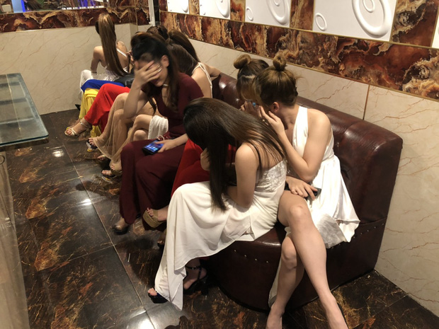 Đột kích vào quán karaoke ở Sài Gòn phát hiện 87 dân chơi dương tính với chất ma tuý - 5 Đột kích vào quán karaoke ở Sài Gòn phát hiện 87 dân chơi dương tính với chất ma tuý - 5