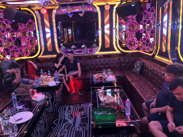 Đột kích vào quán karaoke ở Sài Gòn phát hiện 87 dân chơi dương tính với chất ma tuý - 7 Đột kích vào quán karaoke ở Sài Gòn phát hiện 87 dân chơi dương tính với chất ma tuý - 7