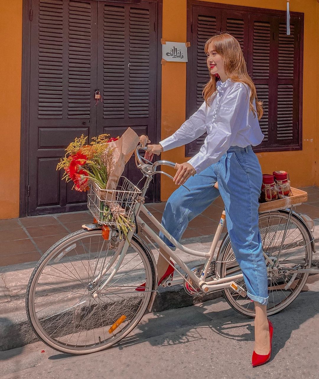Tưởng là cầu kỳ lắm, mỹ nhân Việt cứ si mê quanh quẩn 4 mẫu quần dài sau đây thôi - 14 Tưởng là cầu kỳ lắm, mỹ nhân Việt cứ si mê quanh quẩn 4 mẫu quần dài sau đây thôi - 14
