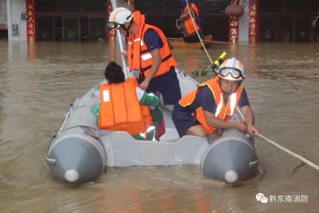 Những hình ảnh đáng sợ về cơn 'đại hồng thủy' ở miền Nam Trung Quốc gây ra bởi những cơn mưa dai dẳng kéo dài hơn 30 ngày - 12 Những hình ảnh đáng sợ về cơn 'đại hồng thủy' ở miền Nam Trung Quốc gây ra bởi những cơn mưa dai dẳng kéo dài hơn 30 ngày - 12