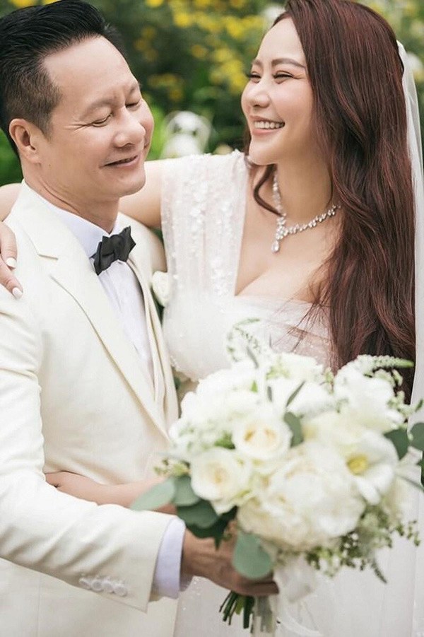 Đại gia Việt 4 đời vợ: Tình trường toàn hoa hậu-siêu mẫu, cơ ngơi 'siêu khủng' lộ sau ly hôn - 2 Đại gia Việt 4 đời vợ: Tình trường toàn hoa hậu-siêu mẫu, cơ ngơi 'siêu khủng' lộ sau ly hôn - 2