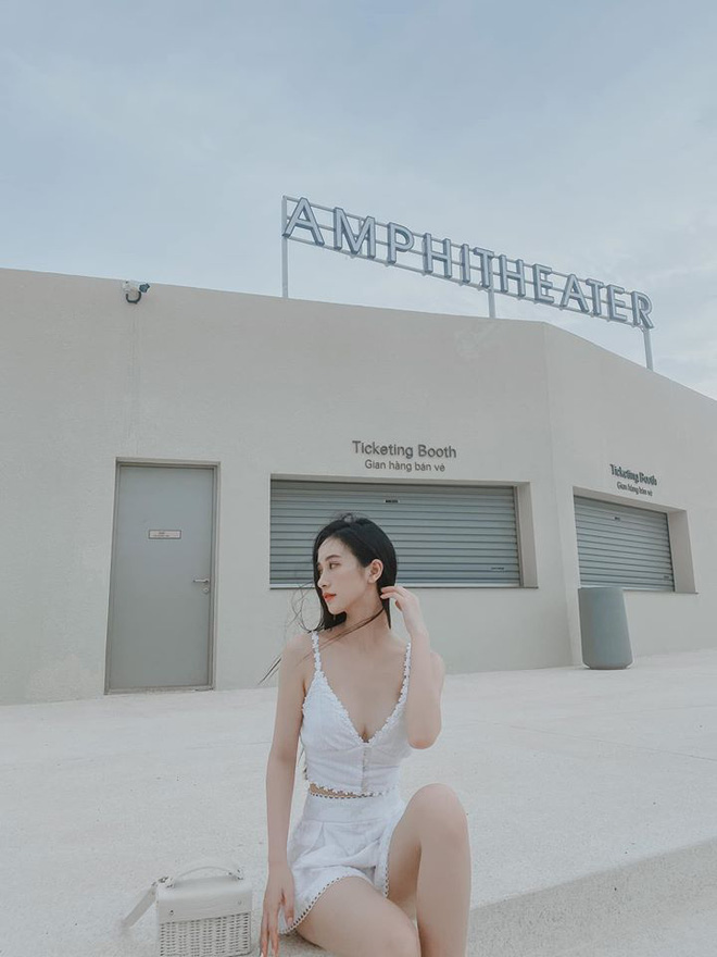 Thanh Hằng, Ngọc Trinh và dàn mỹ nhân sở hữu vòng eo 'con kiến' gợi cảm nhất showbiz Việt - 21 Thanh Hằng, Ngọc Trinh và dàn mỹ nhân sở hữu vòng eo 'con kiến' gợi cảm nhất showbiz Việt - 21