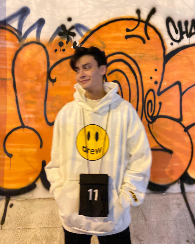 Thanh niên được hội mê trai kéo follow miễn phí vì mất Instagram: Cao 1m85, ánh mắt mê hoặc và chưa có bồ - 10 Thanh niên được hội mê trai kéo follow miễn phí vì mất Instagram: Cao 1m85, ánh mắt mê hoặc và chưa có bồ - 10