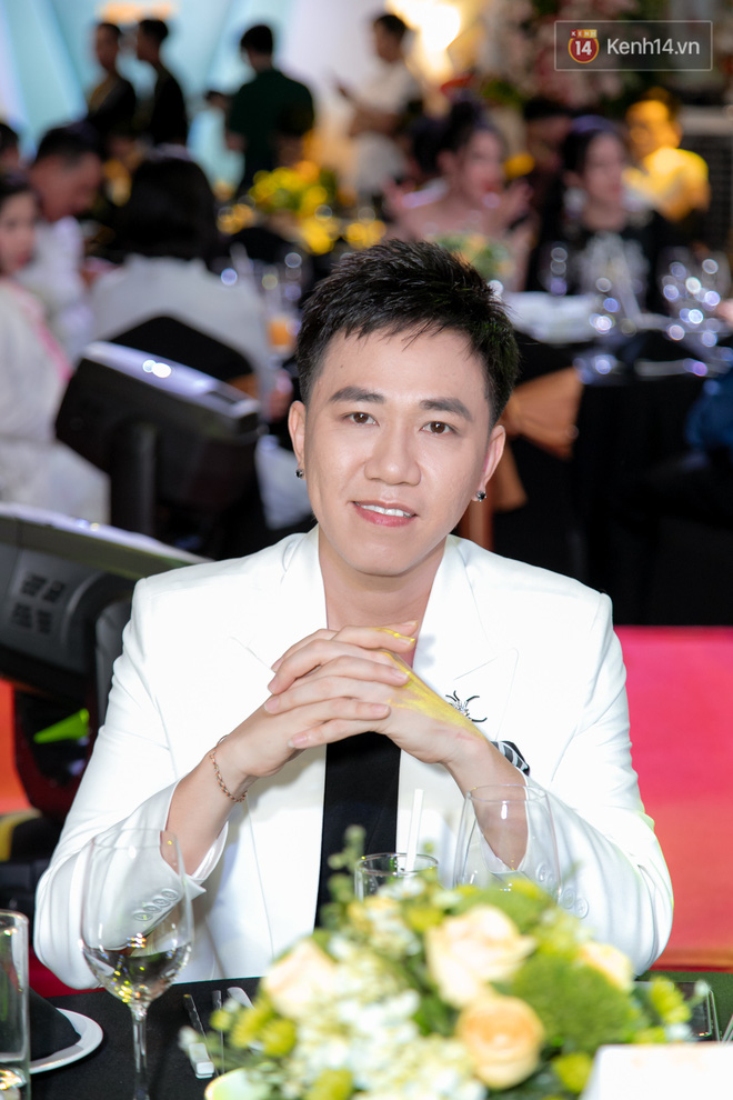Anh Đức lộ diện chính thức sau nghi vấn chất cấm, Trấn Thành - Hari Won quấn quýt không rời - 1 Anh Đức lộ diện chính thức sau nghi vấn chất cấm, Trấn Thành - Hari Won quấn quýt không rời - 1
