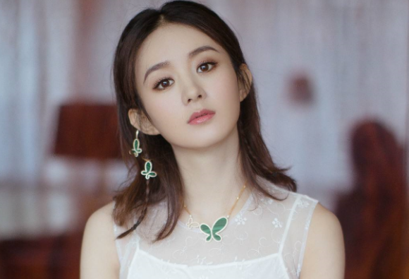 Không còn là 'gái quê', Triệu Lệ Dĩnh bây giờ giàu có chẳng kém chồng thiếu gia - 1 Không còn là 'gái quê', Triệu Lệ Dĩnh bây giờ giàu có chẳng kém chồng thiếu gia - 1