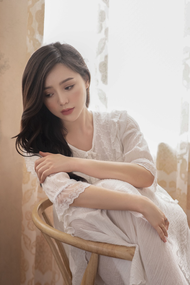 Quỳnh Kool: 'Nữ chính giờ vàng' nóng bỏng của màn ảnh Việt, vướng tin đồn 'phim giả tình thật' với 'thầy giáo mưa' Thanh Sơn Quỳnh Kool: 'Nữ chính giờ vàng' nóng bỏng của màn ảnh Việt, vướng tin đồn 'phim giả tình thật' với 'thầy giáo mưa' Thanh Sơn