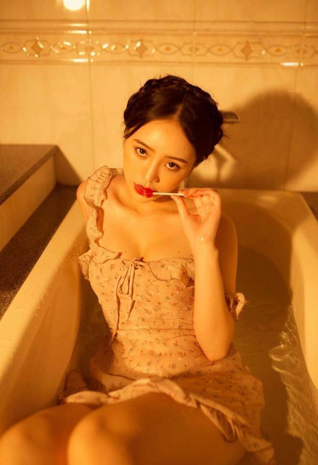 Quỳnh Kool: 'Nữ chính giờ vàng' nóng bỏng của màn ảnh Việt, vướng tin đồn 'phim giả tình thật' với 'thầy giáo mưa' Thanh Sơn - 1 Quỳnh Kool: 'Nữ chính giờ vàng' nóng bỏng của màn ảnh Việt, vướng tin đồn 'phim giả tình thật' với 'thầy giáo mưa' Thanh Sơn - 1