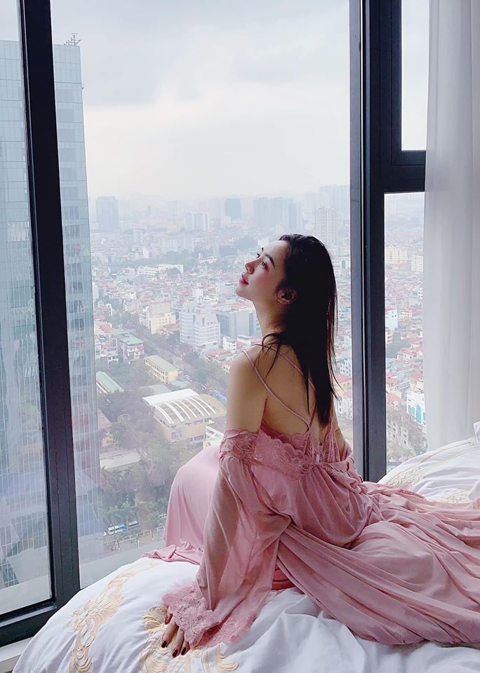 Quỳnh Kool: 'Nữ chính giờ vàng' nóng bỏng của màn ảnh Việt, vướng tin đồn 'phim giả tình thật' với 'thầy giáo mưa' Thanh Sơn - 3 Quỳnh Kool: 'Nữ chính giờ vàng' nóng bỏng của màn ảnh Việt, vướng tin đồn 'phim giả tình thật' với 'thầy giáo mưa' Thanh Sơn - 3
