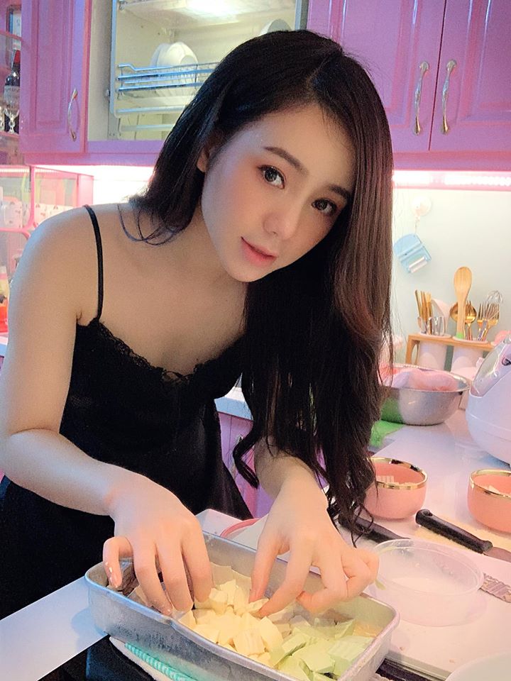 Quỳnh Kool: 'Nữ chính giờ vàng' nóng bỏng của màn ảnh Việt, vướng tin đồn 'phim giả tình thật' với 'thầy giáo mưa' Thanh Sơn - 5 Quỳnh Kool: 'Nữ chính giờ vàng' nóng bỏng của màn ảnh Việt, vướng tin đồn 'phim giả tình thật' với 'thầy giáo mưa' Thanh Sơn - 5
