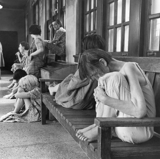 10 ngày địa ngục trong bệnh viện tâm thần của nữ nhà báo: Bệnh nhân bị đối xử tàn bạo, người tỉnh táo sớm muộn cũng hóa điên - 3 10 ngày địa ngục trong bệnh viện tâm thần của nữ nhà báo: Bệnh nhân bị đối xử tàn bạo, người tỉnh táo sớm muộn cũng hóa điên - 3