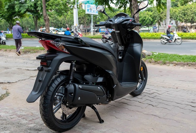 Chi tiết Honda SH300i Total Black 2020 đầu tiên về Việt Nam: Nhập Ý, giá trên dưới 300 triệu đồng - 2 Chi tiết Honda SH300i Total Black 2020 đầu tiên về Việt Nam: Nhập Ý, giá trên dưới 300 triệu đồng - 2