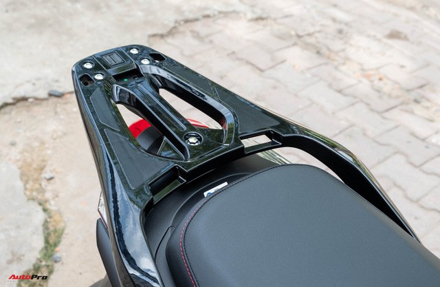 Chi tiết Honda SH300i Total Black 2020 đầu tiên về Việt Nam: Nhập Ý, giá trên dưới 300 triệu đồng - 3 Chi tiết Honda SH300i Total Black 2020 đầu tiên về Việt Nam: Nhập Ý, giá trên dưới 300 triệu đồng - 3