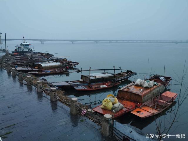 Cuộc sống lao đao của người dân Vũ Hán nửa đầu năm 2020: Dịch bệnh nguôi ngoai không bao lâu đã phải oằn mình chống lũ - 9 Cuộc sống lao đao của người dân Vũ Hán nửa đầu năm 2020: Dịch bệnh nguôi ngoai không bao lâu đã phải oằn mình chống lũ - 9
