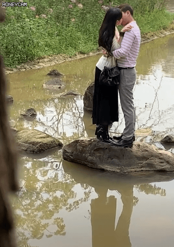 'Đừng bắt em phải quên': Hé lộ cảnh quay bị cắt, Ngọc chủ động hôn Duy đầy bạo dạn 'Đừng bắt em phải quên': Hé lộ cảnh quay bị cắt, Ngọc chủ động hôn Duy đầy bạo dạn