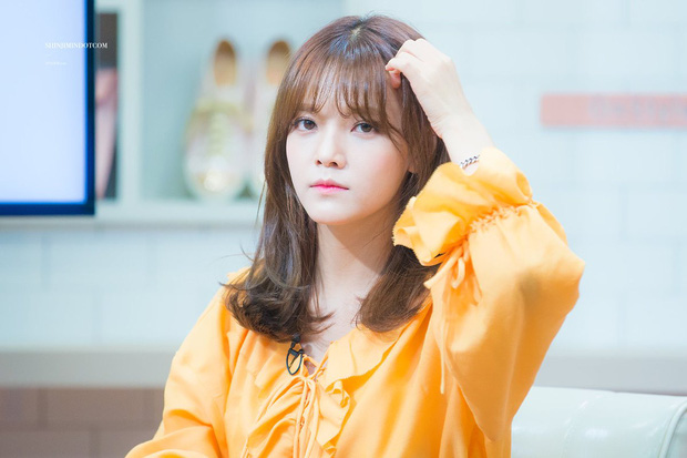 AOA lột tả trần trụi quy tắc sống còn của Kbiz: 4/8 thành viên trầm cảm, tự tử, kẻ mạnh nhất cũng là kẻ tàn nhẫn nhất AOA lột tả trần trụi quy tắc sống còn của Kbiz: 4/8 thành viên trầm cảm, tự tử, kẻ mạnh nhất cũng là kẻ tàn nhẫn nhất