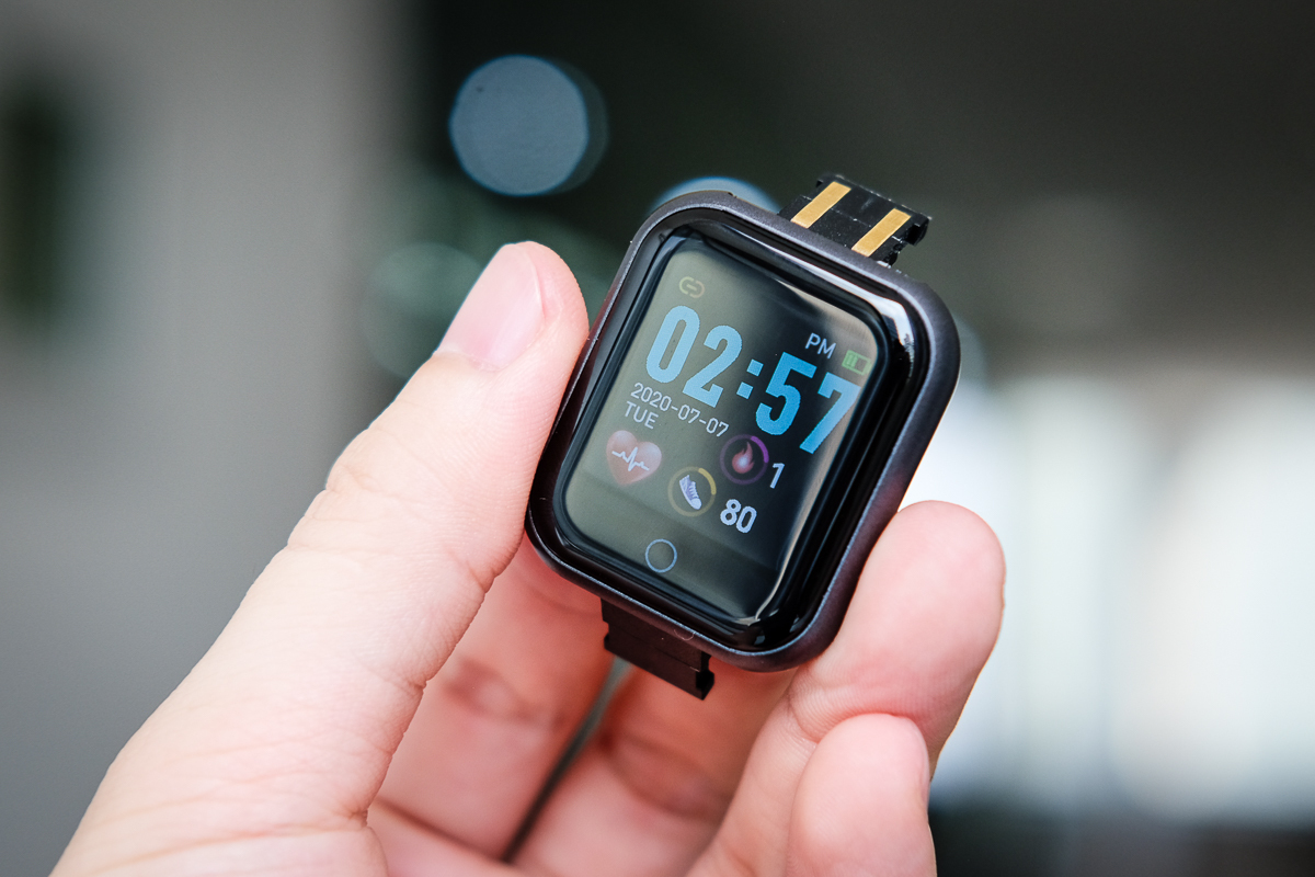 So sánh smartwatch 75.000 đồng và Apple Watch - 4 So sánh smartwatch 75.000 đồng và Apple Watch - 4