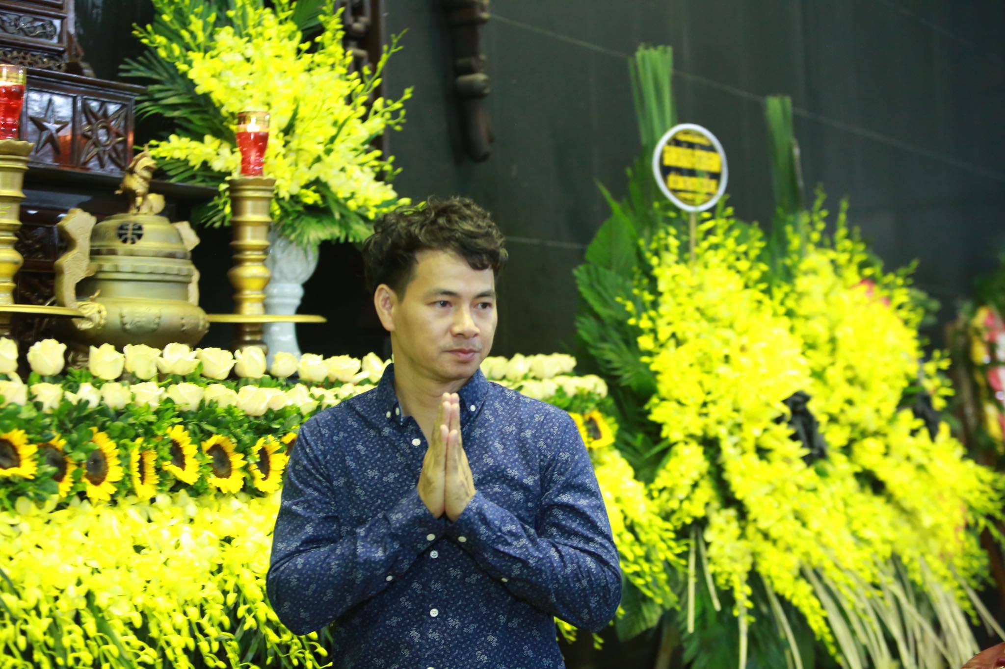 Xuân Bắc cùng nhiều diễn viên đến tiễn biệt NSƯT Hoàng Yến - 2 Xuân Bắc cùng nhiều diễn viên đến tiễn biệt NSƯT Hoàng Yến - 2