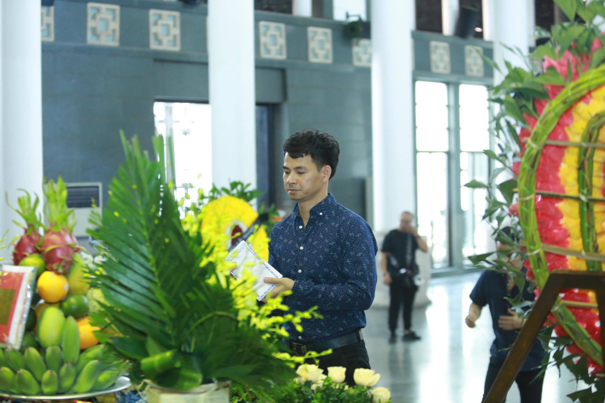Xuân Bắc cùng nhiều diễn viên đến tiễn biệt NSƯT Hoàng Yến - 3 Xuân Bắc cùng nhiều diễn viên đến tiễn biệt NSƯT Hoàng Yến - 3