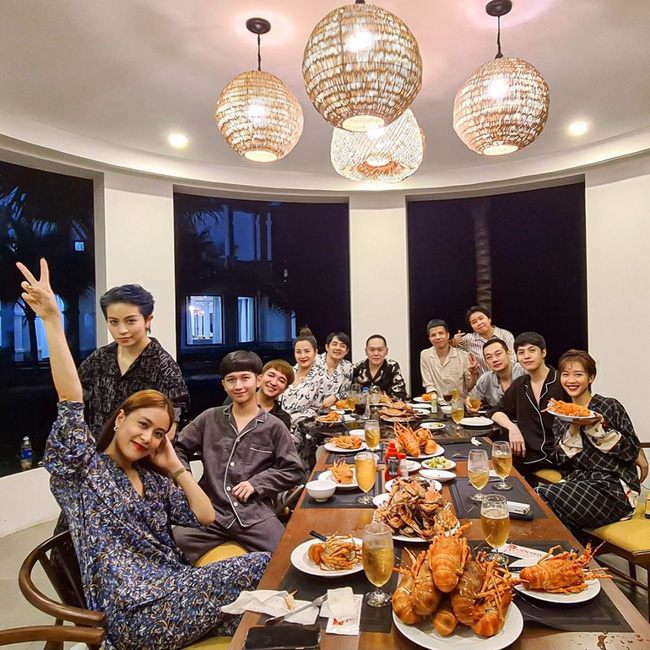 Hoàng Thùy Linh công khai đăng ảnh Gil Lê lên trang cá nhân, cách xưng hô khiến ai cũng bất ngờ - 2 Hoàng Thùy Linh công khai đăng ảnh Gil Lê lên trang cá nhân, cách xưng hô khiến ai cũng bất ngờ - 2