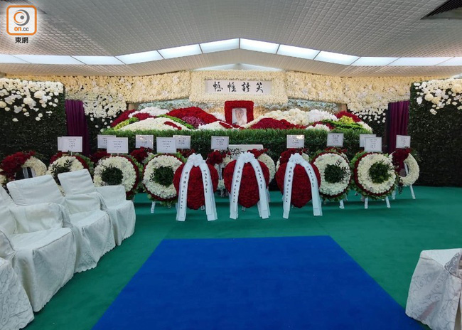 Khung cảnh tại tang lễ Vua sòng bài Macau ngày thứ 2: Người dân mang di ảnh đến viếng, quan chức cấp cao và giới doanh nhân cũng có mặt - 26 Khung cảnh tại tang lễ Vua sòng bài Macau ngày thứ 2: Người dân mang di ảnh đến viếng, quan chức cấp cao và giới doanh nhân cũng có mặt - 26