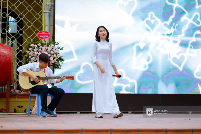 Đặc sản gái xinh Phan Đình Phùng (Hà Nội) lại khiến dân tình ngẩn ngơ trong lễ bế giảng - 10 Đặc sản gái xinh Phan Đình Phùng (Hà Nội) lại khiến dân tình ngẩn ngơ trong lễ bế giảng - 10