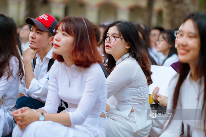 Đặc sản gái xinh Phan Đình Phùng (Hà Nội) lại khiến dân tình ngẩn ngơ trong lễ bế giảng - 8 Đặc sản gái xinh Phan Đình Phùng (Hà Nội) lại khiến dân tình ngẩn ngơ trong lễ bế giảng - 8