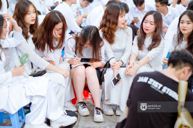 Đặc sản gái xinh Phan Đình Phùng (Hà Nội) lại khiến dân tình ngẩn ngơ trong lễ bế giảng - 15 Đặc sản gái xinh Phan Đình Phùng (Hà Nội) lại khiến dân tình ngẩn ngơ trong lễ bế giảng - 15