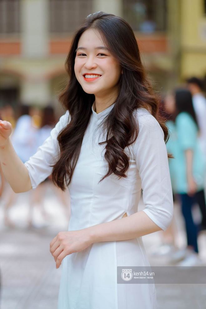 Đặc sản gái xinh Phan Đình Phùng (Hà Nội) lại khiến dân tình ngẩn ngơ trong lễ bế giảng Đặc sản gái xinh Phan Đình Phùng (Hà Nội) lại khiến dân tình ngẩn ngơ trong lễ bế giảng