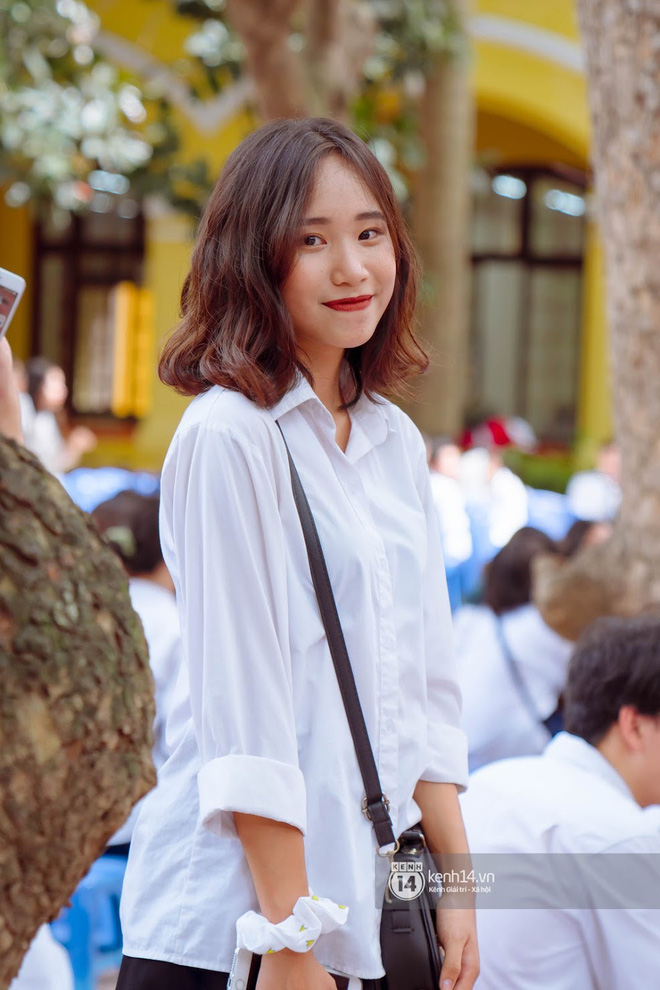 Đặc sản gái xinh Phan Đình Phùng (Hà Nội) lại khiến dân tình ngẩn ngơ trong lễ bế giảng - 4 Đặc sản gái xinh Phan Đình Phùng (Hà Nội) lại khiến dân tình ngẩn ngơ trong lễ bế giảng - 4
