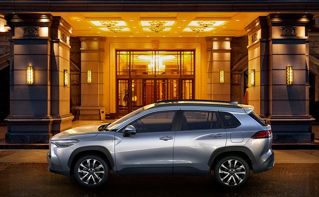 Toyota Corolla Cross ra mắt: Bom tấn SUV đấu Honda CR-V về Việt Nam chỉ tính bằng ngày - 2 Toyota Corolla Cross ra mắt: Bom tấn SUV đấu Honda CR-V về Việt Nam chỉ tính bằng ngày - 2