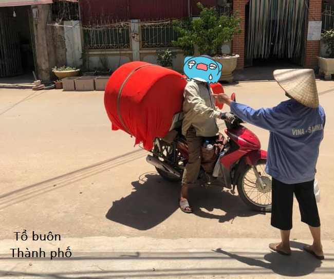 Đi giao ghế tình nhưng quên mang điện thoại và quên cả địa chỉ, shipper có một pha 'tìm nhà cồng kềnh' đến mức khách hàng chỉ biết khóc ròng Đi giao ghế tình nhưng quên mang điện thoại và quên cả địa chỉ, shipper có một pha 'tìm nhà cồng kềnh' đến mức khách hàng chỉ biết khóc ròng