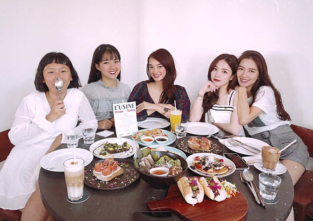 Lộ diện bạn gái của chàng CEO Đông Khuê (Người ấy là ai): Hot girl cực xinh, cùng hội bạn thân với Kaity Nguyễn, Trang Hý... - 6 Lộ diện bạn gái của chàng CEO Đông Khuê (Người ấy là ai): Hot girl cực xinh, cùng hội bạn thân với Kaity Nguyễn, Trang Hý... - 6