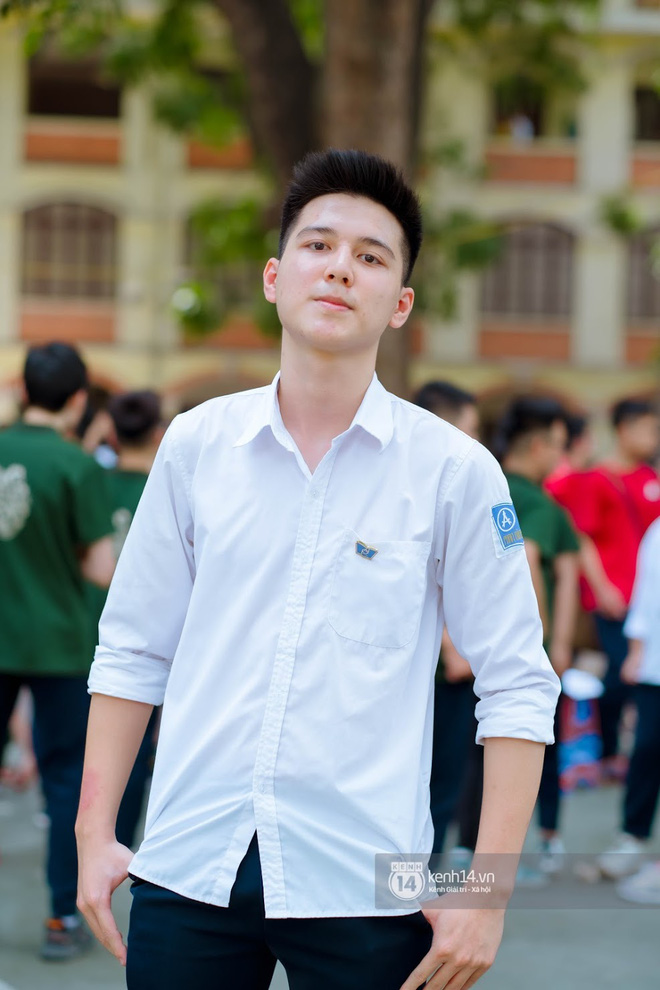 Nhan sắc hiện tại của hotboy cầm cờ nổi đình đám 3 năm về trước - 1 Nhan sắc hiện tại của hotboy cầm cờ nổi đình đám 3 năm về trước - 1