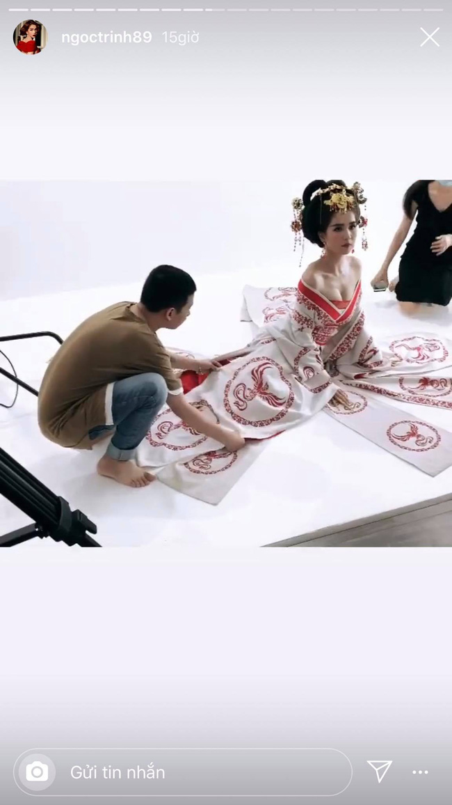 Ngọc Trinh bắt chước Phạm Băng Băng làm Võ Tắc Thiên, o ép vòng 1 đến ngộp thở Ngọc Trinh bắt chước Phạm Băng Băng làm Võ Tắc Thiên, o ép vòng 1 đến ngộp thở