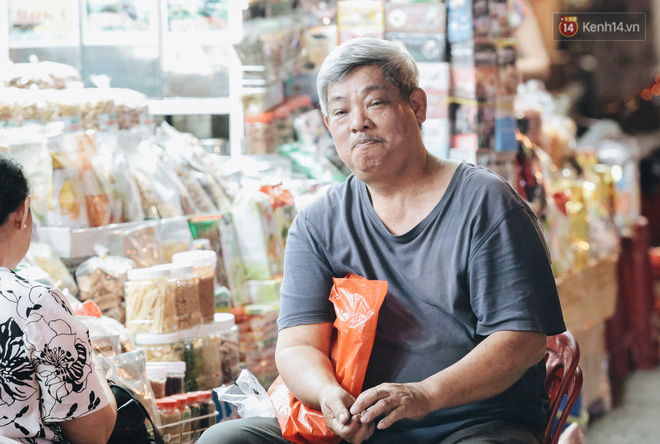 Có một chợ đêm Bến Thành buồn đến nao lòng: 'Khách Việt còn không có chứ nói chi khách nước ngoài' - 11 Có một chợ đêm Bến Thành buồn đến nao lòng: 'Khách Việt còn không có chứ nói chi khách nước ngoài' - 11