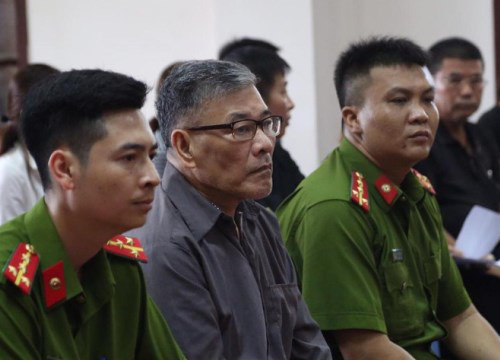 Những ám ảnh đọng lại sau phiên xử anh trai sát hại cả gia đình em gái Những ám ảnh đọng lại sau phiên xử anh trai sát hại cả gia đình em gái