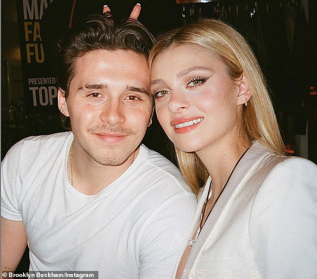 HOT: Brooklyn Beckham đã đính hôn với bạn gái thiên kim tiểu thư hơn 4 tuổi, vợ chồng Beckham nhiệt liệt chúc mừng - 1 HOT: Brooklyn Beckham đã đính hôn với bạn gái thiên kim tiểu thư hơn 4 tuổi, vợ chồng Beckham nhiệt liệt chúc mừng - 1