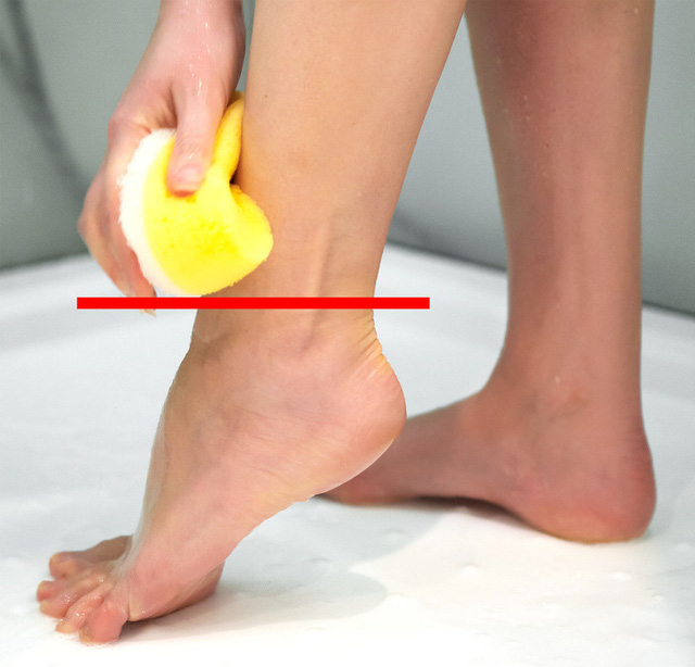 Chị em phải bỏ thói quen tiểu đứng khi đi tắm ngay nếu không muốn đối mặt với căn bệnh nguy hiểm này - 1 Chị em phải bỏ thói quen tiểu đứng khi đi tắm ngay nếu không muốn đối mặt với căn bệnh nguy hiểm này - 1
