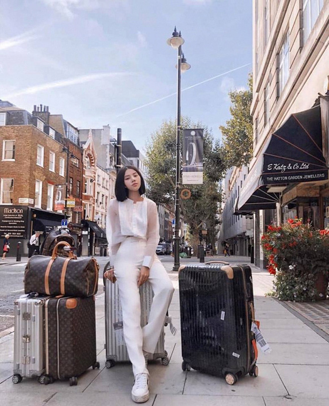 Hoa hậu 'rich kid' Jolie Nguyễn: Vi vu nước ngoài, tậu đồ hiệu mỏi tay, tuyên bố tiêu 500 triệu/tháng không cần đại gia - 5 Hoa hậu 'rich kid' Jolie Nguyễn: Vi vu nước ngoài, tậu đồ hiệu mỏi tay, tuyên bố tiêu 500 triệu/tháng không cần đại gia - 5