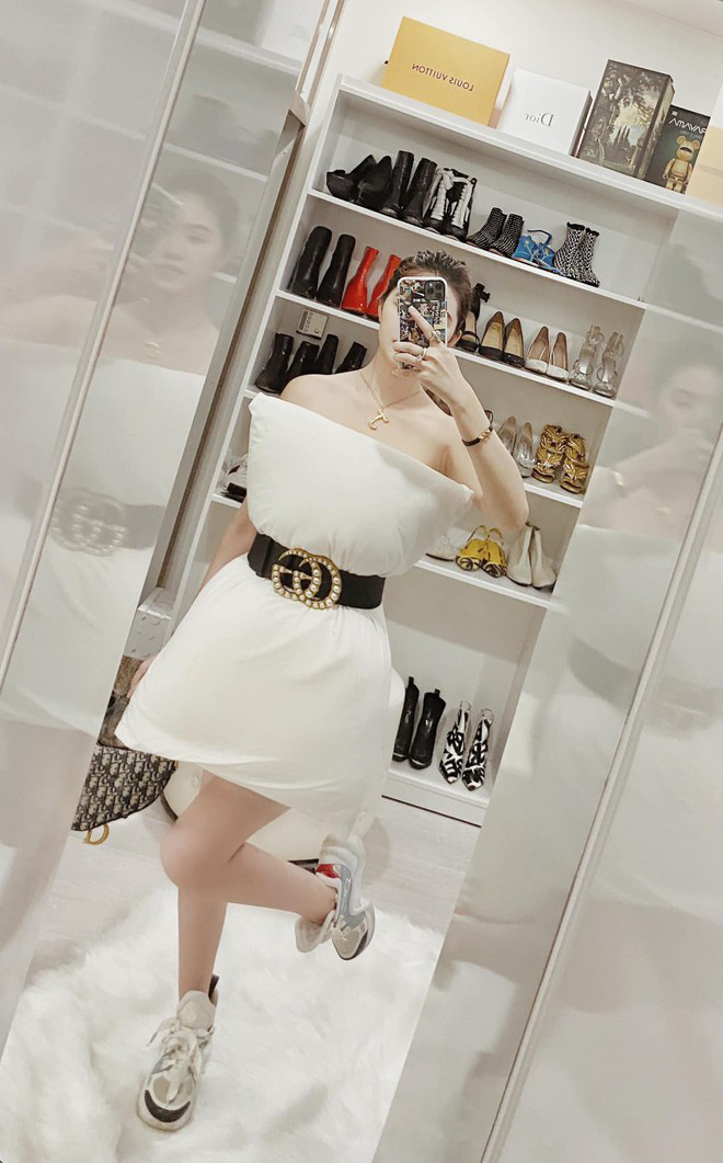 Hoa hậu 'rich kid' Jolie Nguyễn: Vi vu nước ngoài, tậu đồ hiệu mỏi tay, tuyên bố tiêu 500 triệu/tháng không cần đại gia - 9 Hoa hậu 'rich kid' Jolie Nguyễn: Vi vu nước ngoài, tậu đồ hiệu mỏi tay, tuyên bố tiêu 500 triệu/tháng không cần đại gia - 9