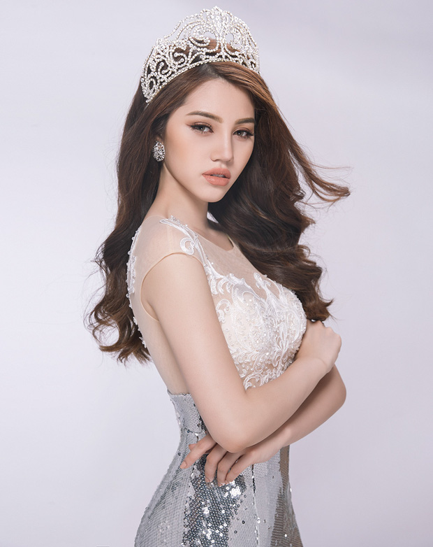 Hoa hậu 'rich kid' Jolie Nguyễn: Vi vu nước ngoài, tậu đồ hiệu mỏi tay, tuyên bố tiêu 500 triệu/tháng không cần đại gia Hoa hậu 'rich kid' Jolie Nguyễn: Vi vu nước ngoài, tậu đồ hiệu mỏi tay, tuyên bố tiêu 500 triệu/tháng không cần đại gia