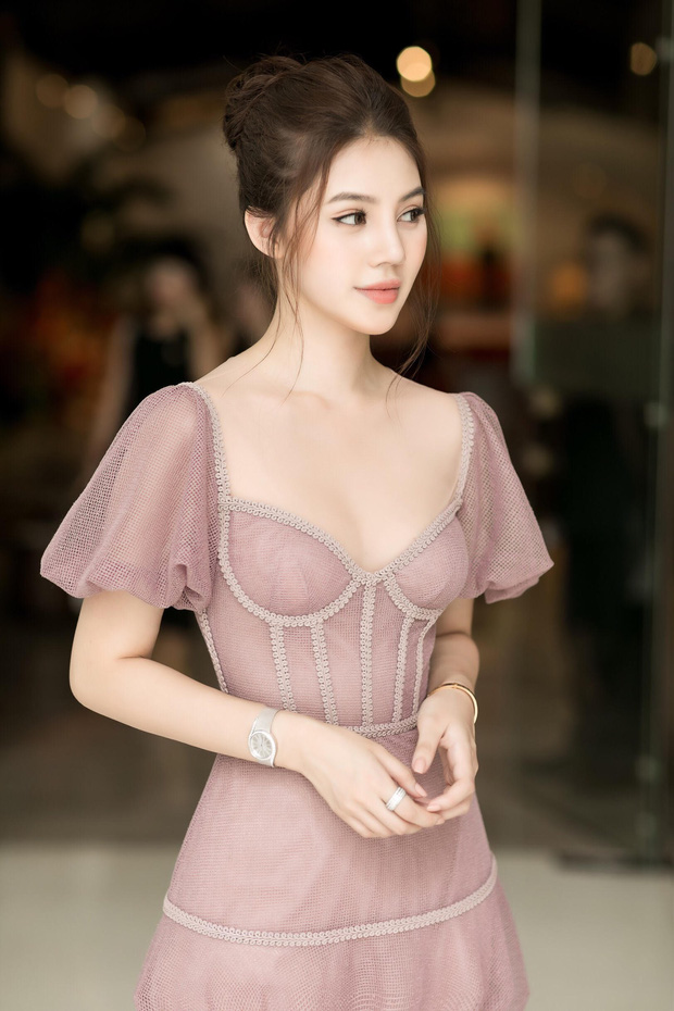 Hoa hậu 'rich kid' Jolie Nguyễn: Vi vu nước ngoài, tậu đồ hiệu mỏi tay, tuyên bố tiêu 500 triệu/tháng không cần đại gia - 17 Hoa hậu 'rich kid' Jolie Nguyễn: Vi vu nước ngoài, tậu đồ hiệu mỏi tay, tuyên bố tiêu 500 triệu/tháng không cần đại gia - 17