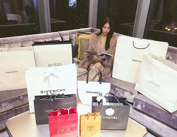 Hoa hậu 'rich kid' Jolie Nguyễn: Vi vu nước ngoài, tậu đồ hiệu mỏi tay, tuyên bố tiêu 500 triệu/tháng không cần đại gia - 7 Hoa hậu 'rich kid' Jolie Nguyễn: Vi vu nước ngoài, tậu đồ hiệu mỏi tay, tuyên bố tiêu 500 triệu/tháng không cần đại gia - 7