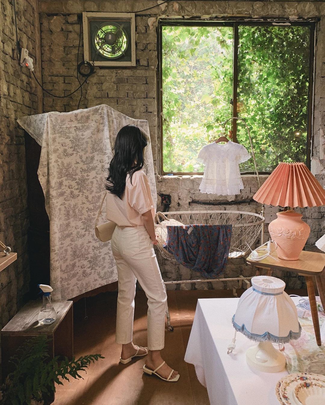 BTV thời trang gọi tên 4 items trông thì đơn giản, ai cũng mặc được nhưng lại có sức mạnh 'sang xịn hóa' style ghê gớm BTV thời trang gọi tên 4 items trông thì đơn giản, ai cũng mặc được nhưng lại có sức mạnh 'sang xịn hóa' style ghê gớm