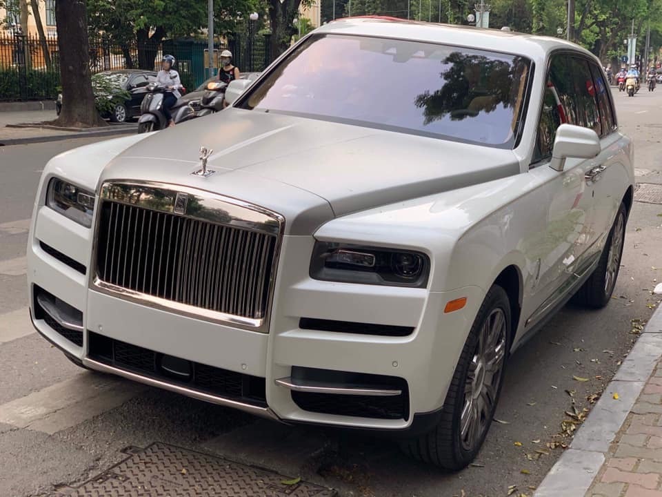 Giá 2 triệu đô, đại gia Việt đua nhau sắm Rolls-Royce Cullinan Giá 2 triệu đô, đại gia Việt đua nhau sắm Rolls-Royce Cullinan