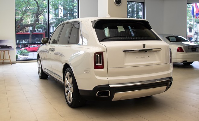 Giá 2 triệu đô, đại gia Việt đua nhau sắm Rolls-Royce Cullinan - 7 Giá 2 triệu đô, đại gia Việt đua nhau sắm Rolls-Royce Cullinan - 7